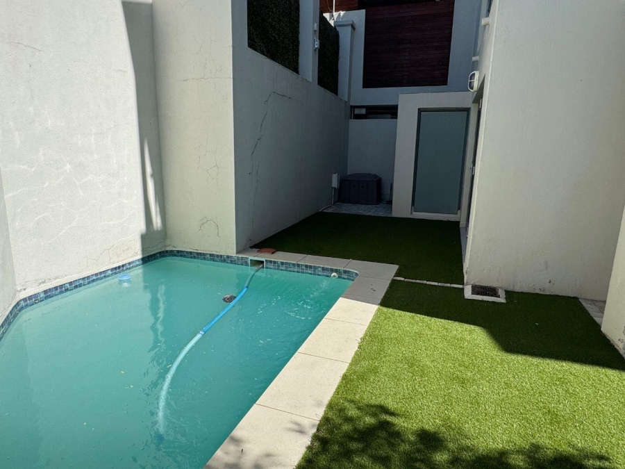 To Let 2 Bedroom Property for Rent in Vredehoek Western Cape